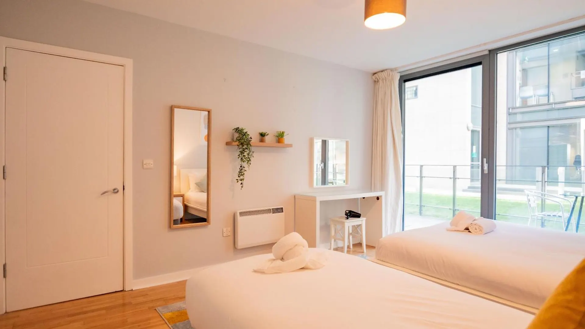 Bright & Modern Dublin City Stay 0*,