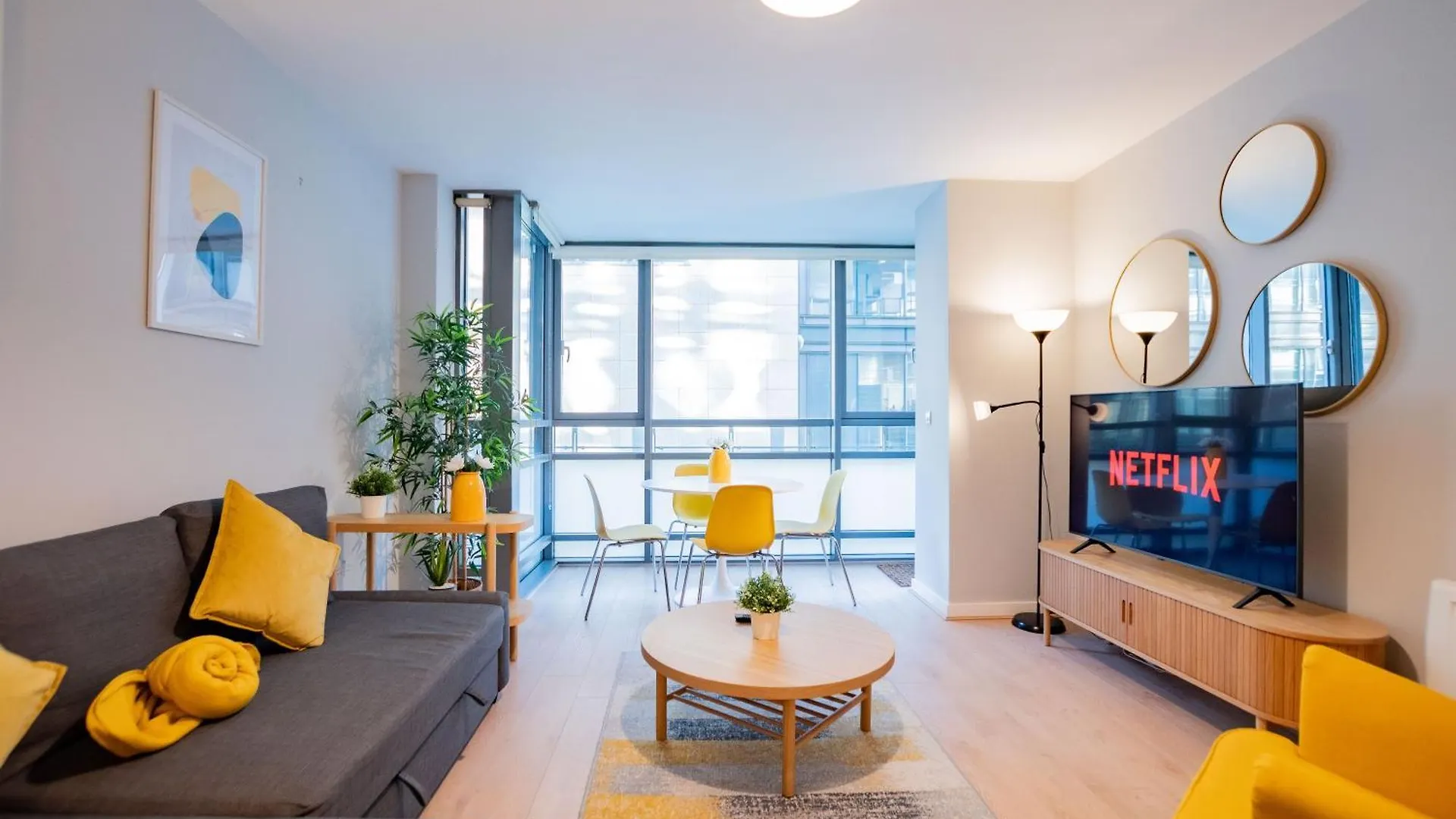 Bright & Modern Dublin City Stay