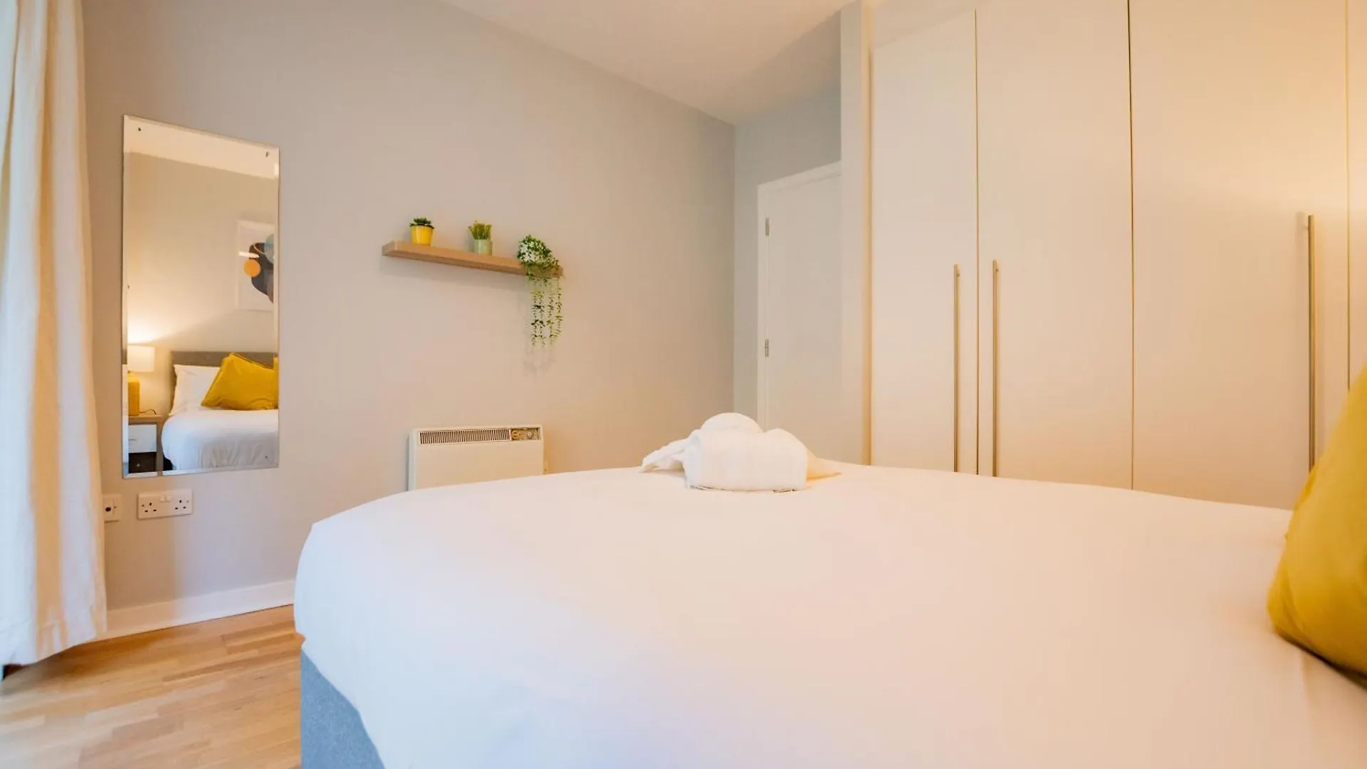 Bright & Modern Dublin City Stay