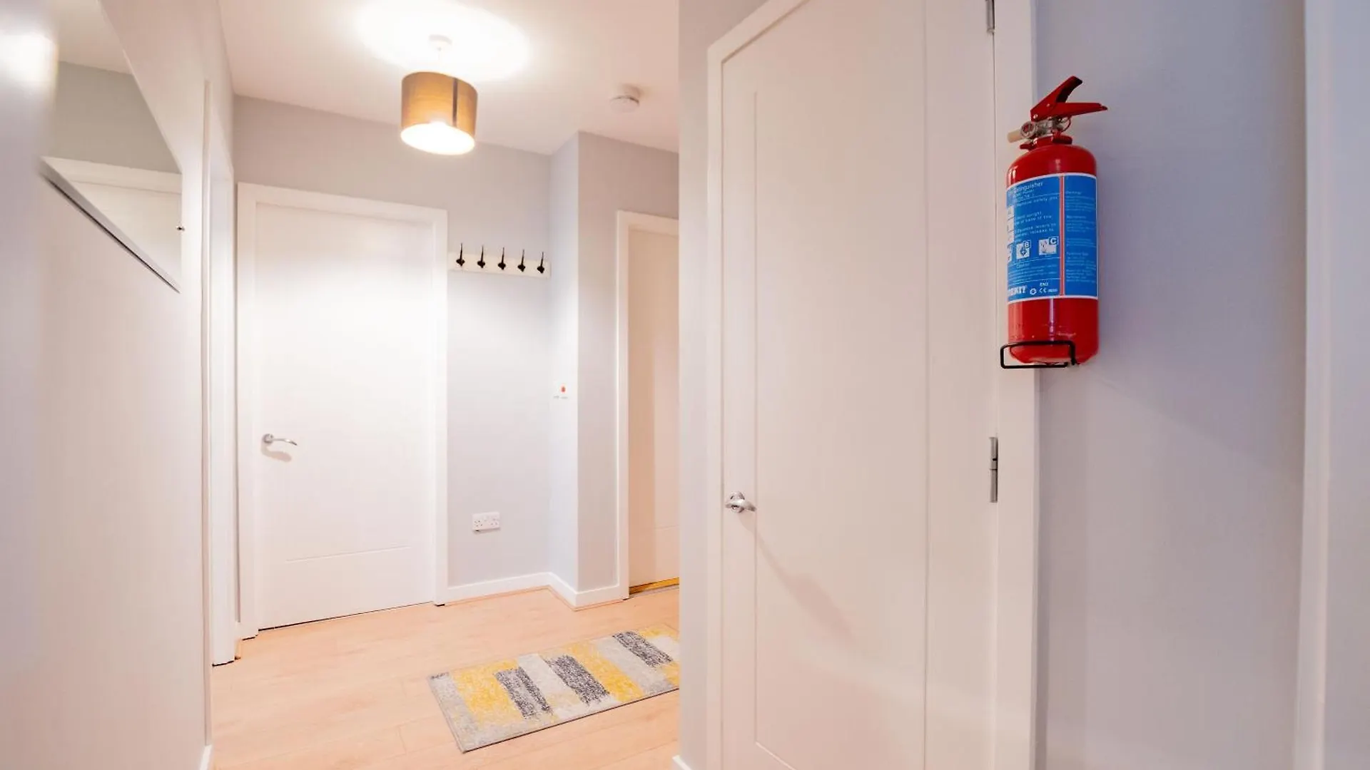 Bright & Modern Dublin City Stay